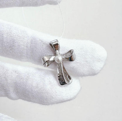 MIKIMOTO silver cross pendant top with 4.5mm Akoya pearl on a white background