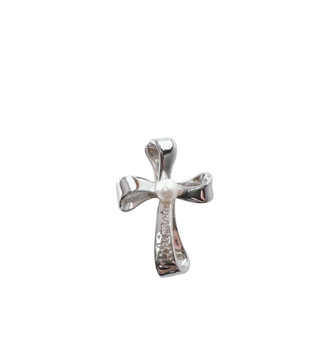 MIKIMOTO silver cross pendant top with 4.5mm Akoya pearl on a white background