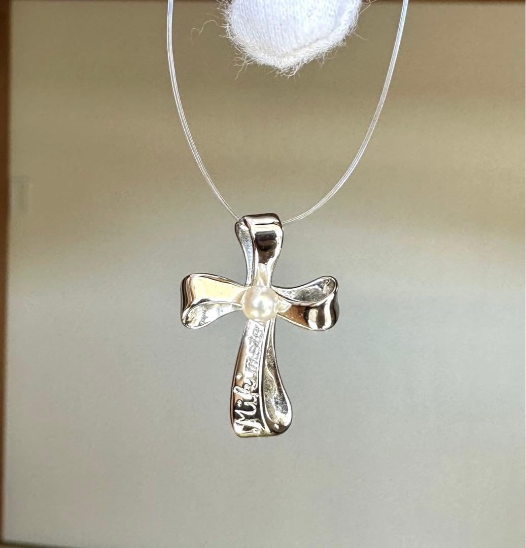 MIKIMOTO silver cross pendant top with 4.5mm Akoya pearl on a white background