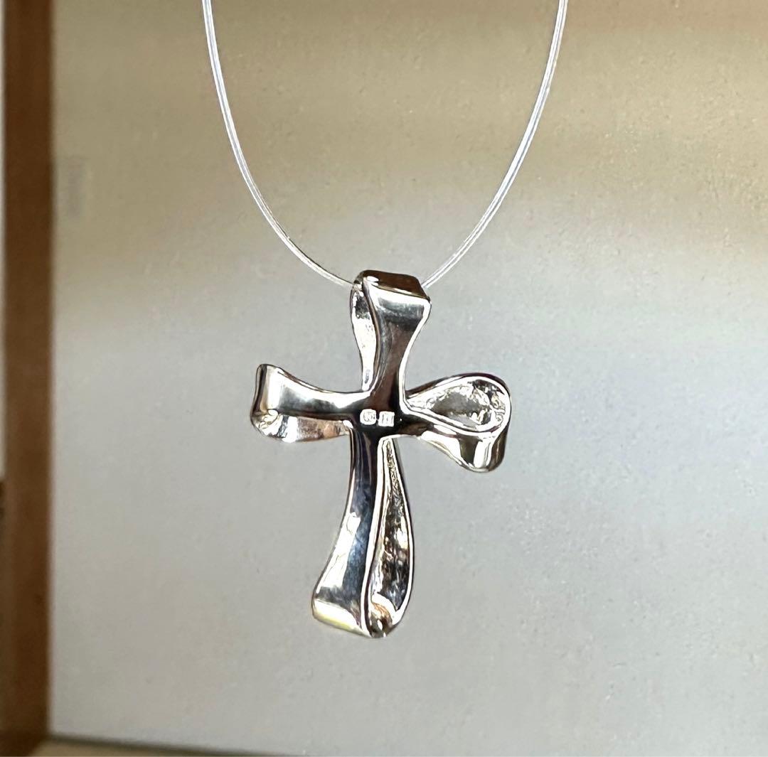 MIKIMOTO silver cross pendant top with 4.5mm Akoya pearl on a white background