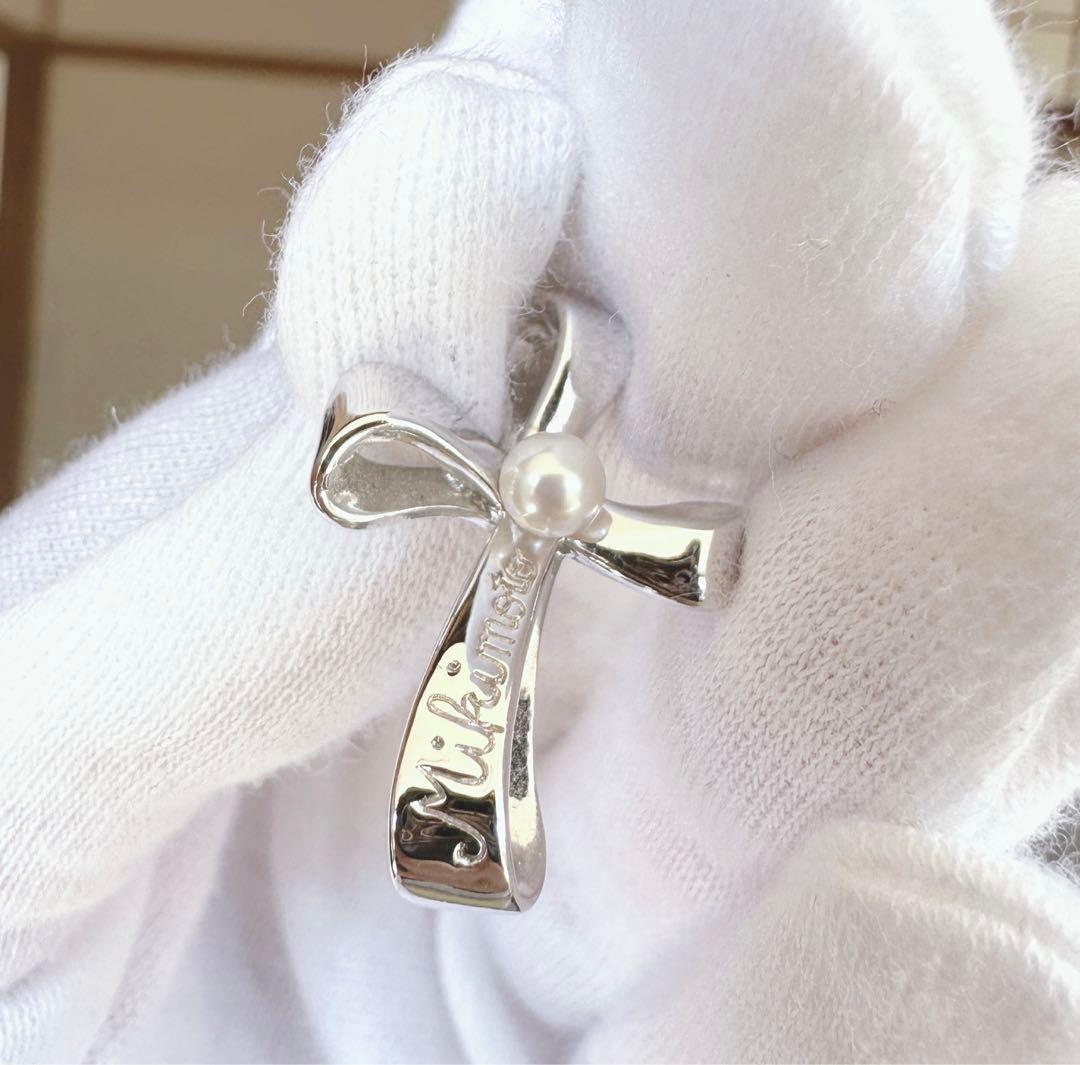 MIKIMOTO silver cross pendant top with 4.5mm Akoya pearl on a white background