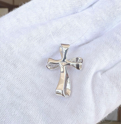 MIKIMOTO silver cross pendant top with 4.5mm Akoya pearl on a white background
