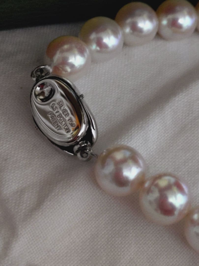 Akoya pearl necklace featuring large 8.5-9mm pink tone pearls with good luster displayed with Mitsukoshi case