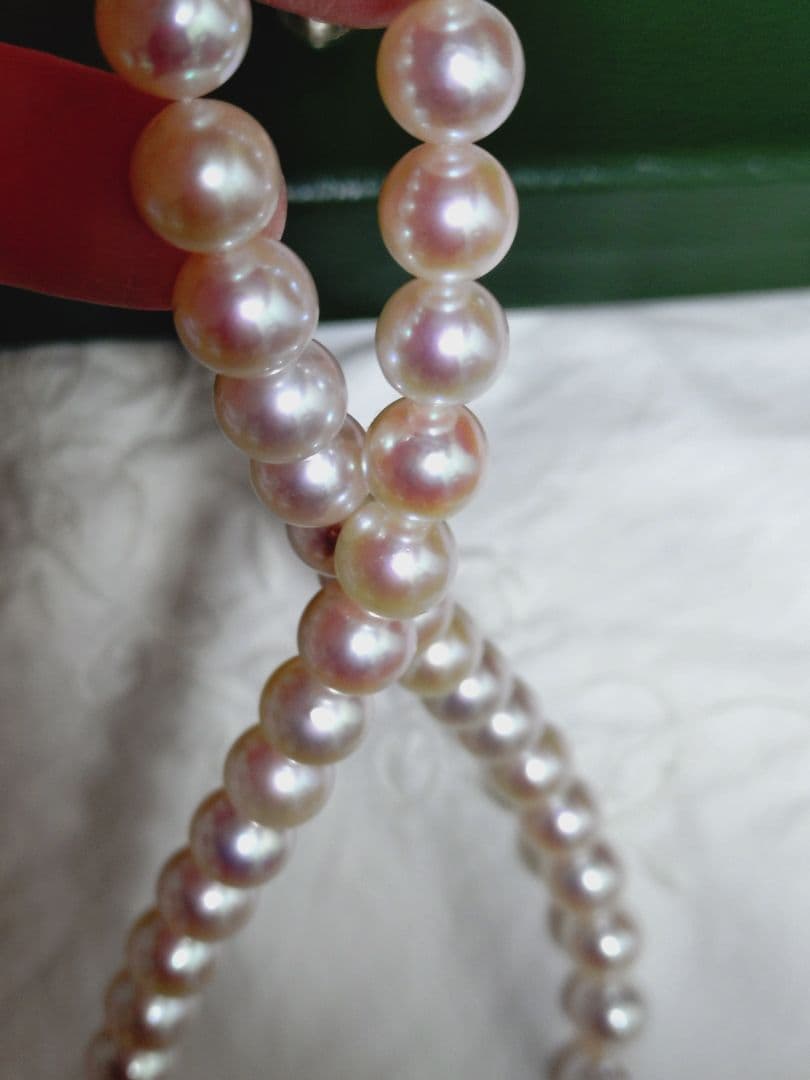 Akoya pearl necklace featuring large 8.5-9mm pink tone pearls with good luster displayed with Mitsukoshi case