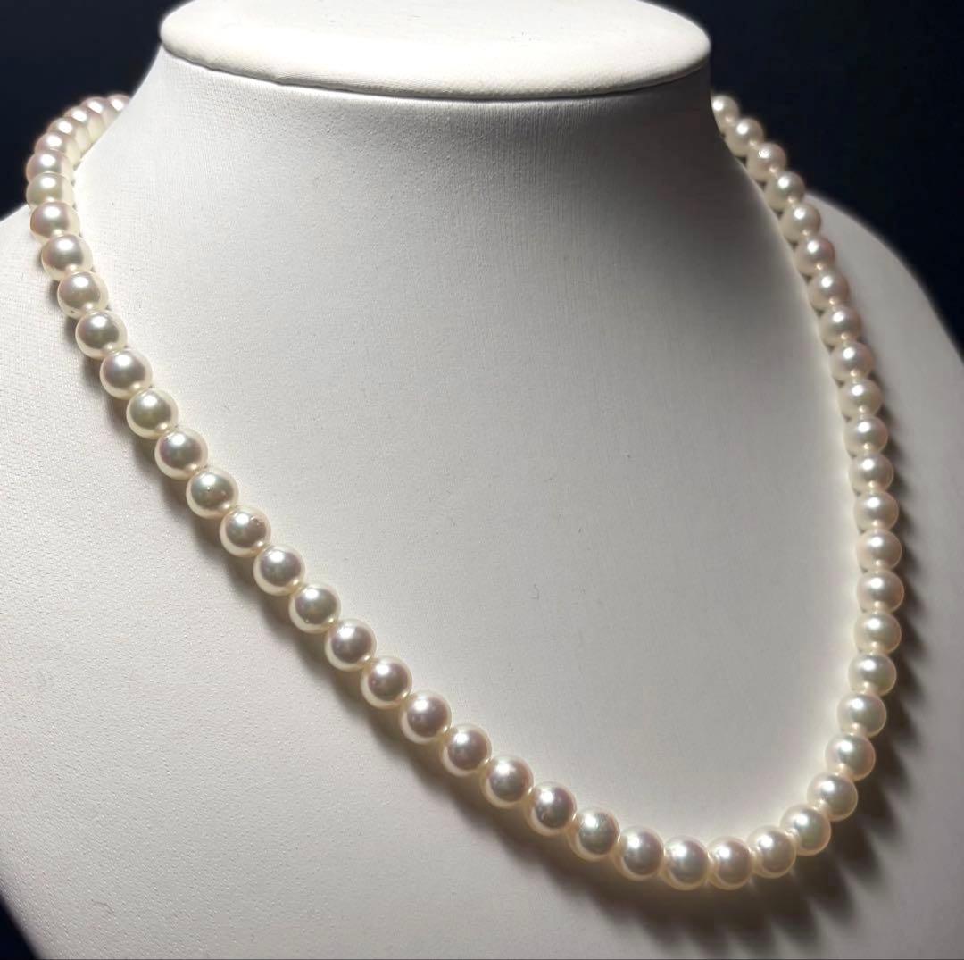 Mikimoto Akoya pearl necklace with 5.5 to 5.9mm pearls, 38cm length, silver clasp, displayed with genuine case