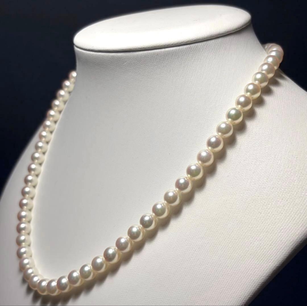 Mikimoto Akoya pearl necklace with 5.5 to 5.9mm pearls, 38cm length, silver clasp, displayed with genuine case