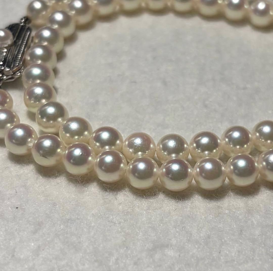 Mikimoto Akoya pearl necklace with 5.5 to 5.9mm pearls, 38cm length, silver clasp, displayed with genuine case