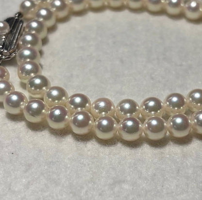 Mikimoto Akoya pearl necklace with 5.5 to 5.9mm pearls, 38cm length, silver clasp, displayed with genuine case