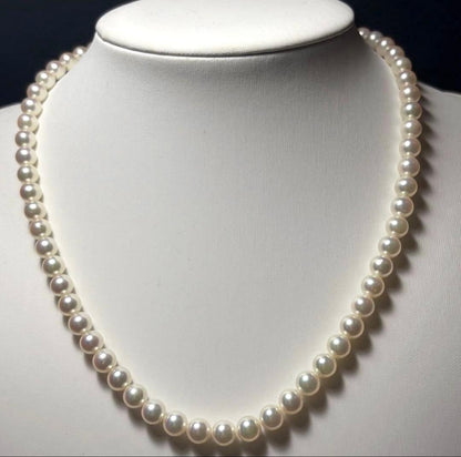 Mikimoto Akoya pearl necklace with 5.5 to 5.9mm pearls, 38cm length, silver clasp, displayed with genuine case