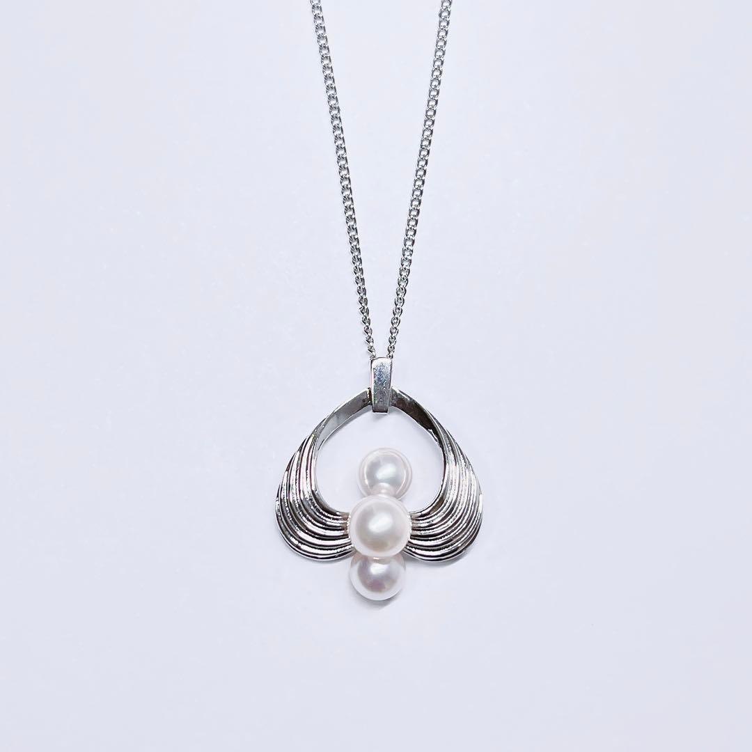 Mikimoto silver pearl necklace pendant top with 6.2-6.9mm round pearls on a white background