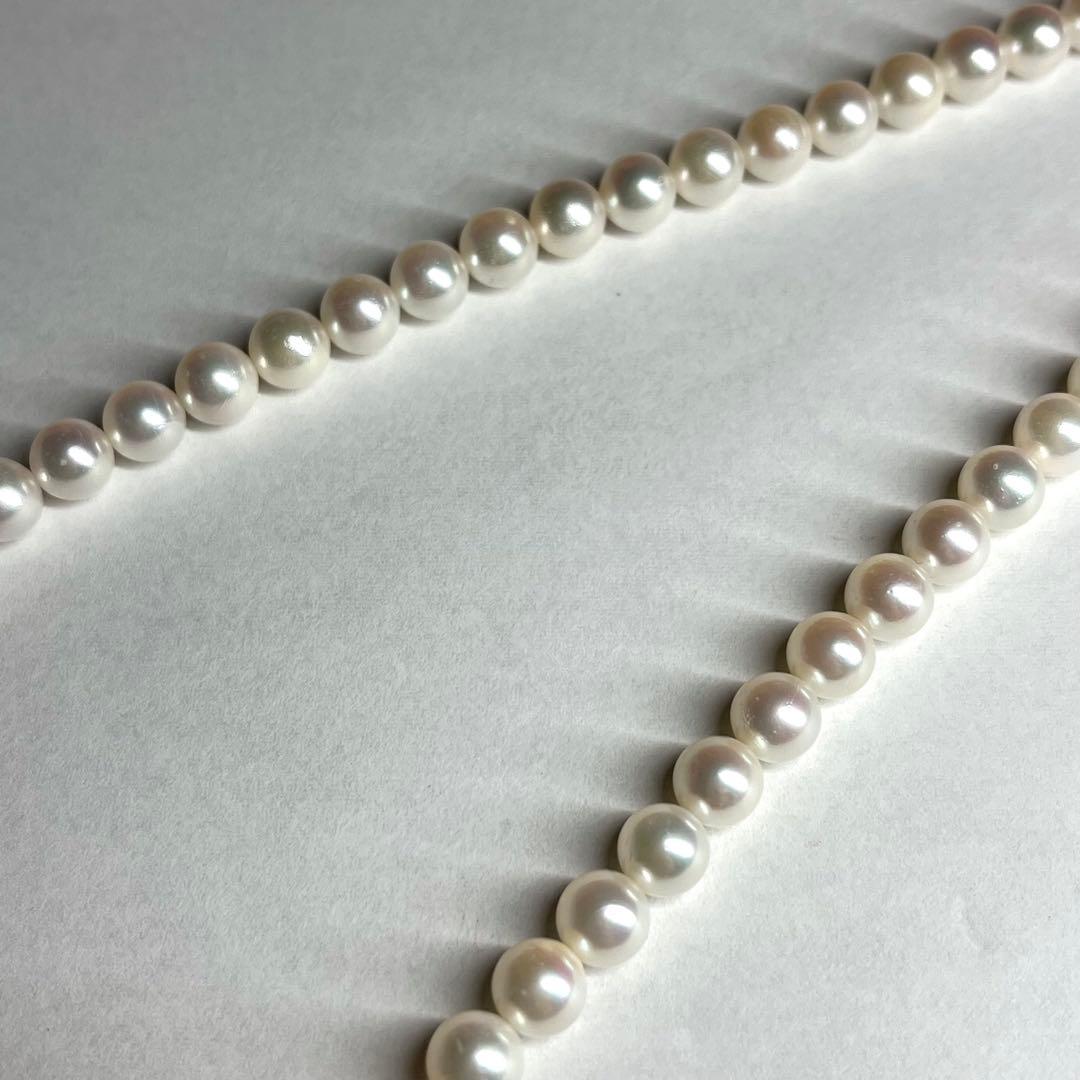 Aurora Interference color Akoya pearl necklace with 6.0-6.5mm white pearls and silver clasp on a white background
