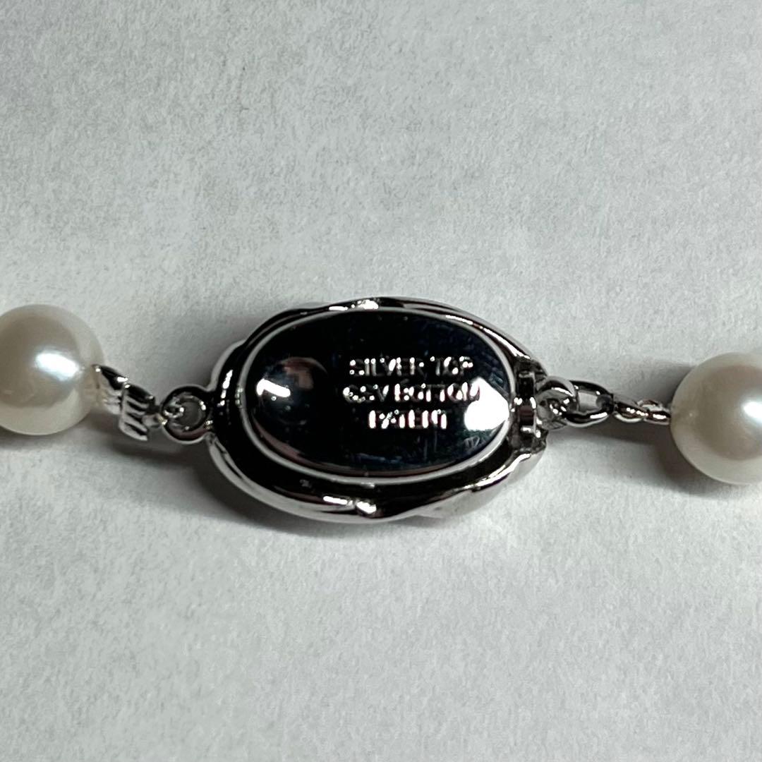 Aurora Interference color Akoya pearl necklace with 6.0-6.5mm white pearls and silver clasp on a white background