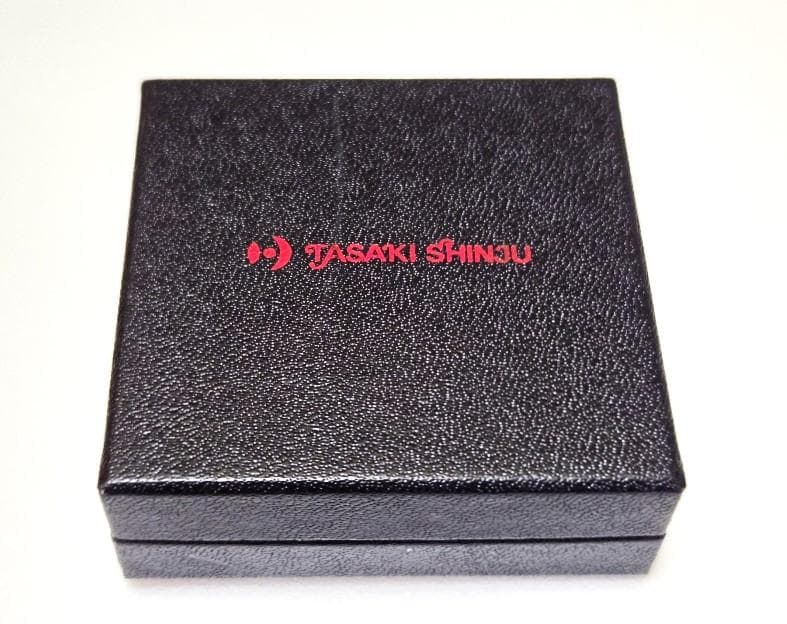 Tasaki Akoya pearl necklace in silver with 42.5cm length displayed with its box