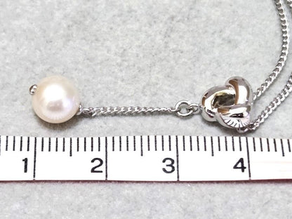 Tasaki Akoya pearl necklace in silver with 42.5cm length displayed with its box