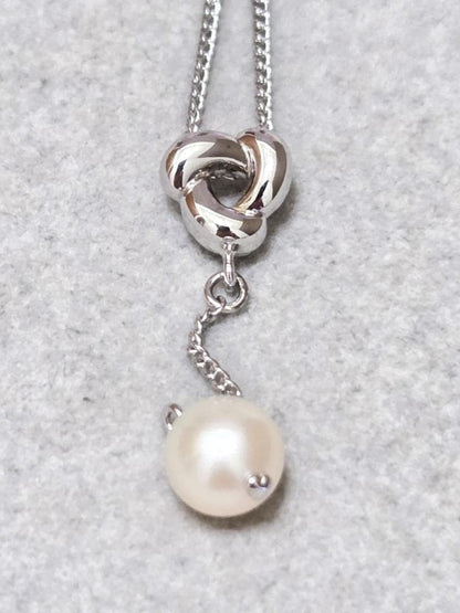 Tasaki Akoya pearl necklace in silver with 42.5cm length displayed with its box