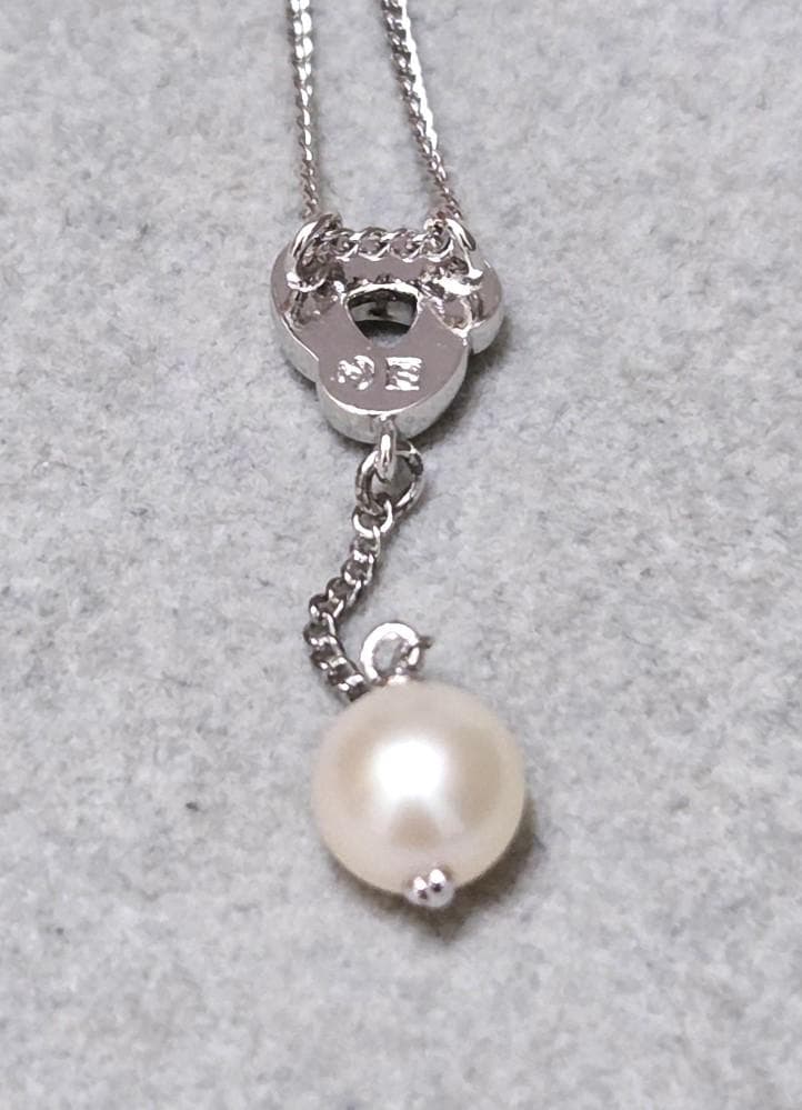 Tasaki Akoya pearl necklace in silver with 42.5cm length displayed with its box