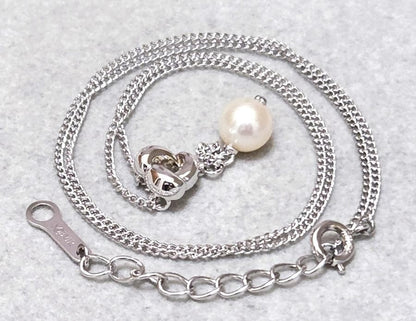 Tasaki Akoya pearl necklace in silver with 42.5cm length displayed with its box