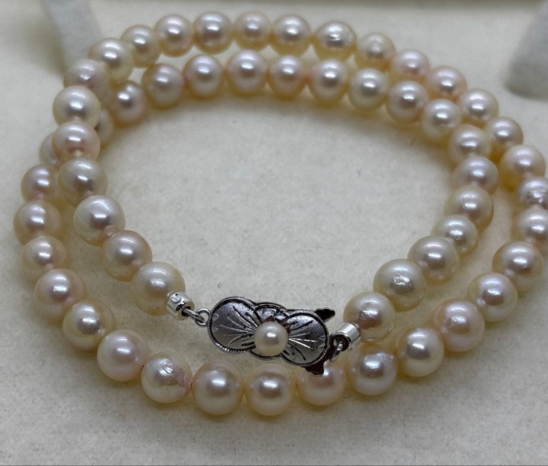 Akoya pearl necklace featuring 6.5-7mm pearls with approximately 41 centimeters length
