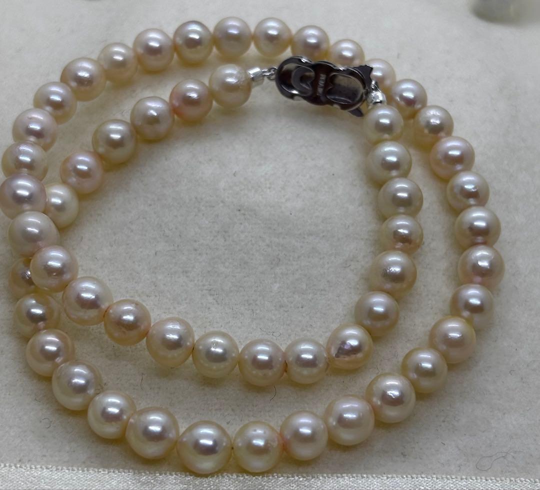 Akoya pearl necklace featuring 6.5-7mm pearls with approximately 41 centimeters length