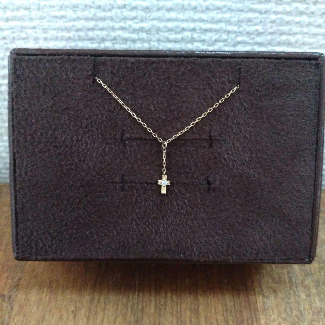 Agete Necklace Cross in K10 Yellow Gold with diamond center and adjustable 42 cm chain, pearl back design