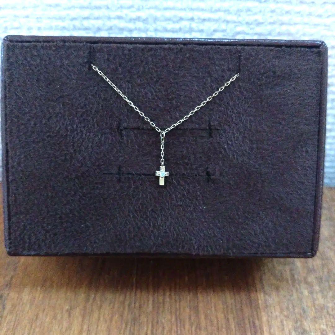 Agete Necklace Cross in K10 Yellow Gold with diamond center and adjustable 42 cm chain, pearl back design