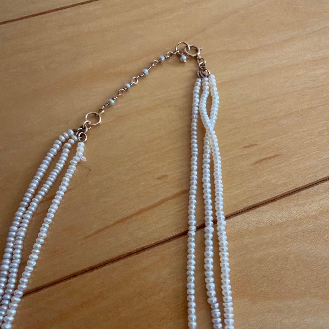 Baby Pearl Three-Strand Necklace with three white pearls on a 40 cm chain