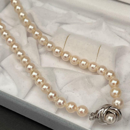 Tasaki Akoya pearl necklace with 7.3 to 7.5mm white pearls and silver S clasp, 41cm long
