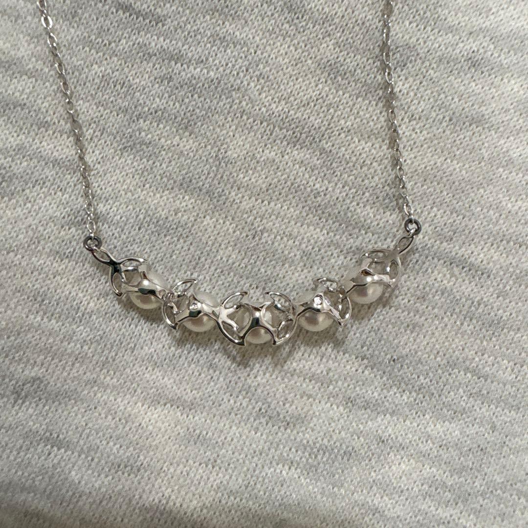 MIKIMOTO Pearl Leaf Motif Necklace featuring pearls and leaf design with chain, displayed with dedicated case