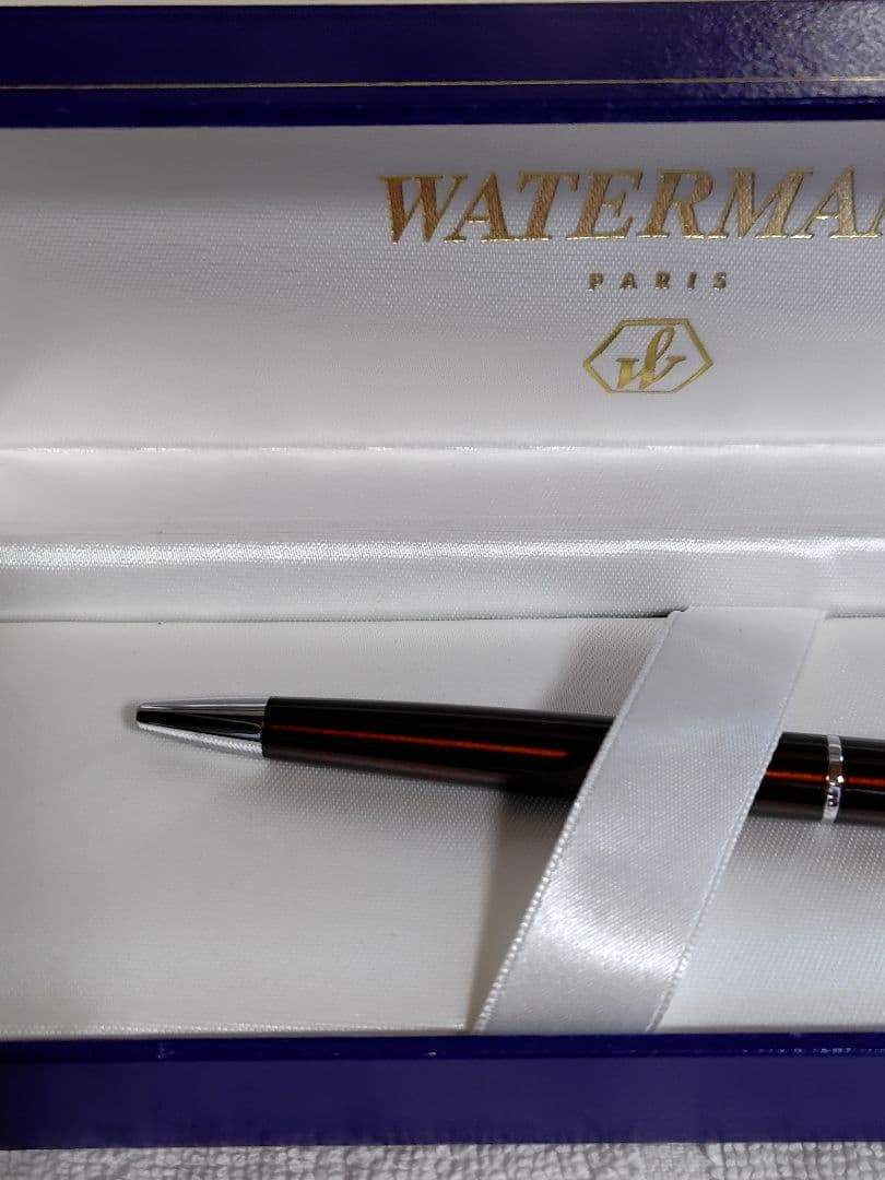 WATERMAN Metropolitan Series ballpoint pen in maroon metallic with silver metallic clip on white background