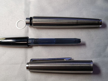 PILOT CUSTOM 18K-WG Fountain Pen Model H872 with fine tip and stripe pattern in used condition
