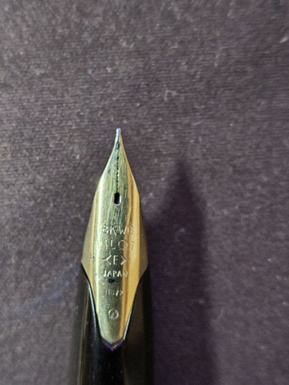 PILOT CUSTOM 18K-WG Fountain Pen Model H872 with fine tip and stripe pattern in used condition