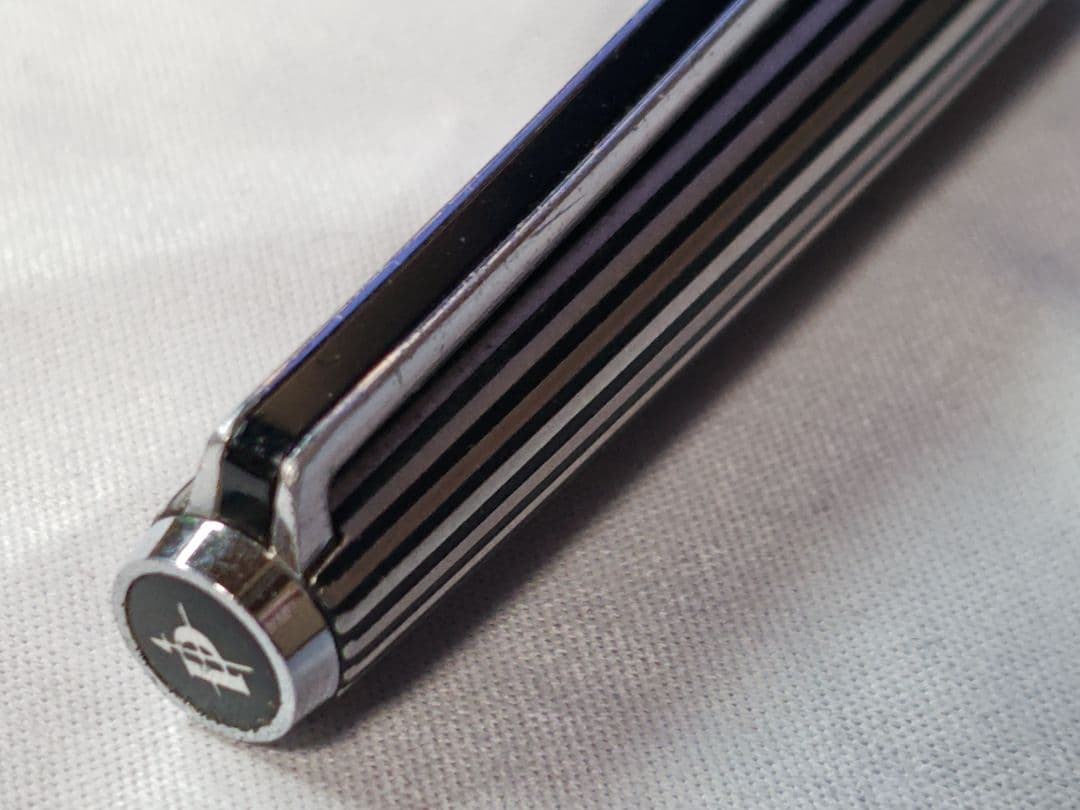 PILOT CUSTOM 18K-WG Fountain Pen Model H872 with fine tip and stripe pattern in used condition
