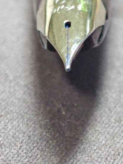 PILOT CUSTOM 18K-WG Fountain Pen Model H872 with fine tip and stripe pattern in used condition