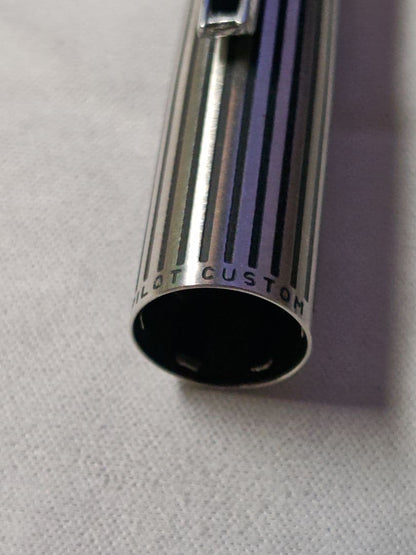 PILOT CUSTOM 18K-WG Fountain Pen Model H872 with fine tip and stripe pattern in used condition
