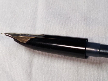 PILOT CUSTOM 18K-WG Fountain Pen Model H872 with fine tip and stripe pattern in used condition