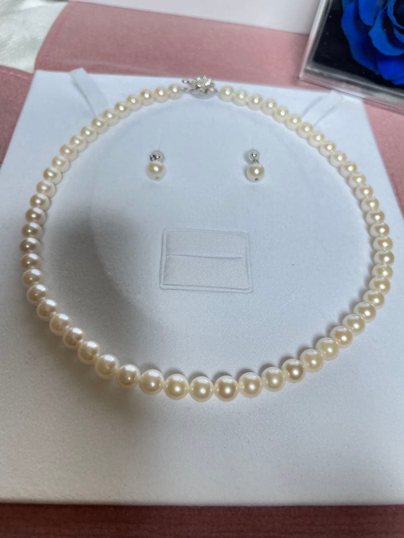 Perlite Akoya 7mm white round pearl necklace and drop earrings set on 41cm K14WG chain