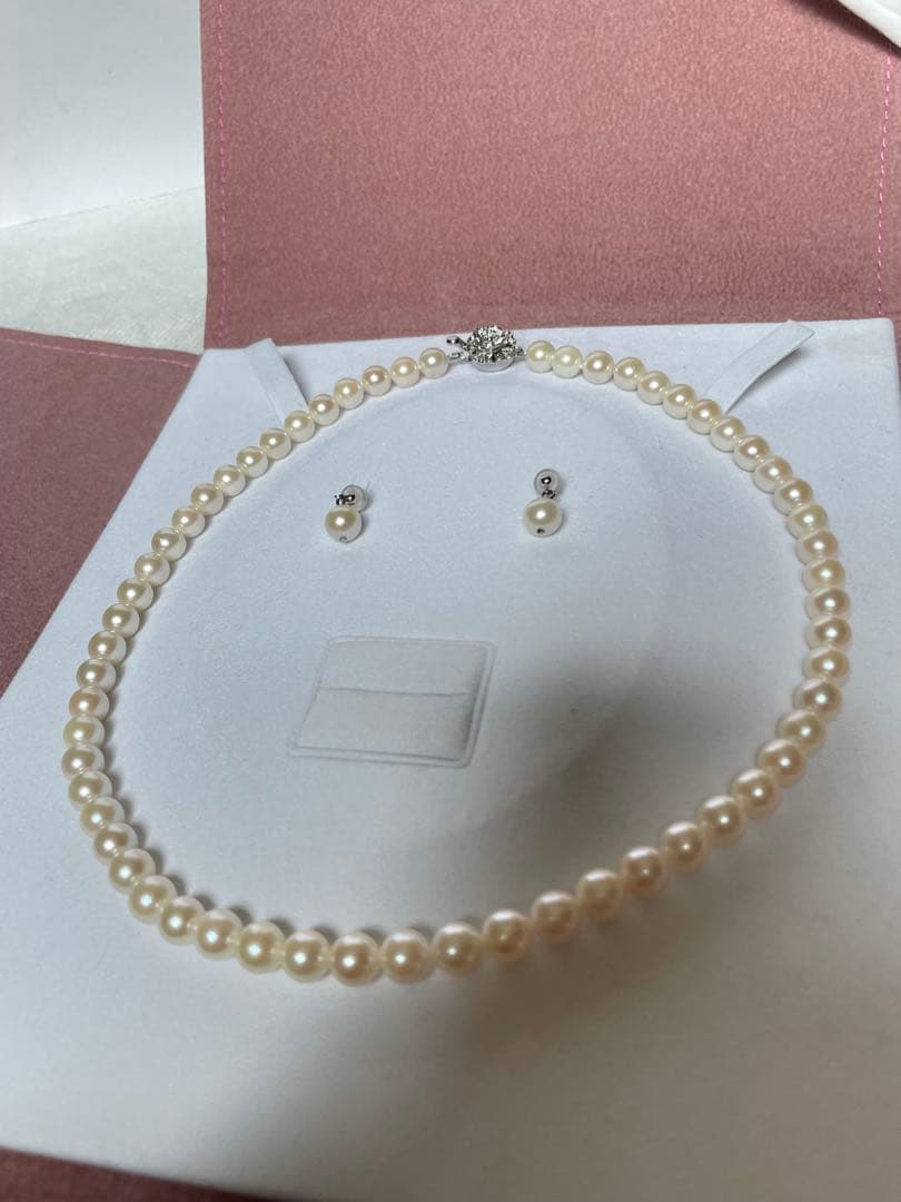 Perlite Akoya 7mm white round pearl necklace and drop earrings set on 41cm K14WG chain