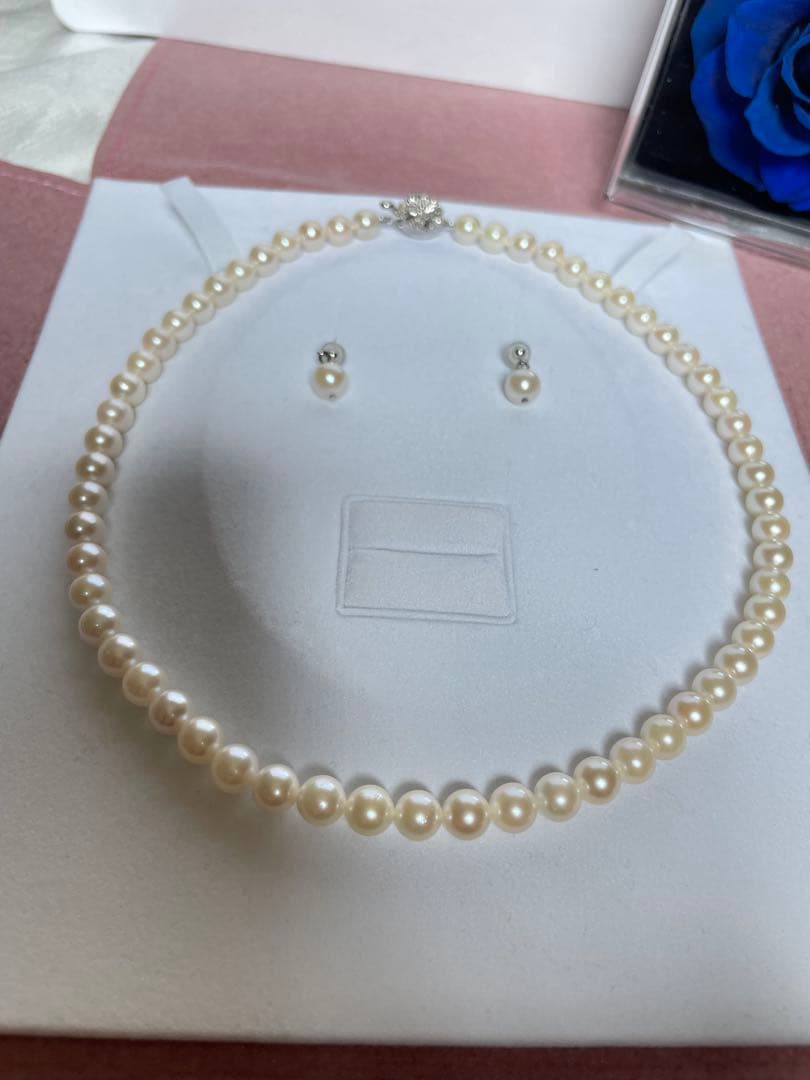 Perlite Akoya 7mm white round pearl necklace and drop earrings set on 41cm K14WG chain