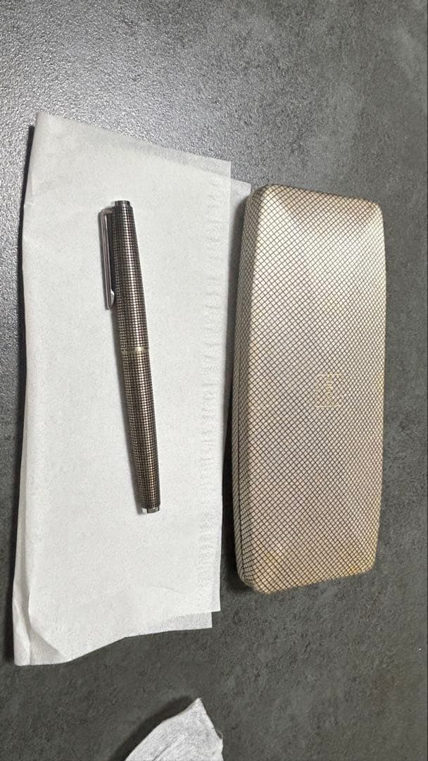 Pilot Fountain Pen 18KWG model H874 with fine tip and 18KWG material in sleek silver finish