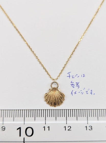 agete K10 shell motif charm with pearl, size about 1 cm, without bail, in gold finish
