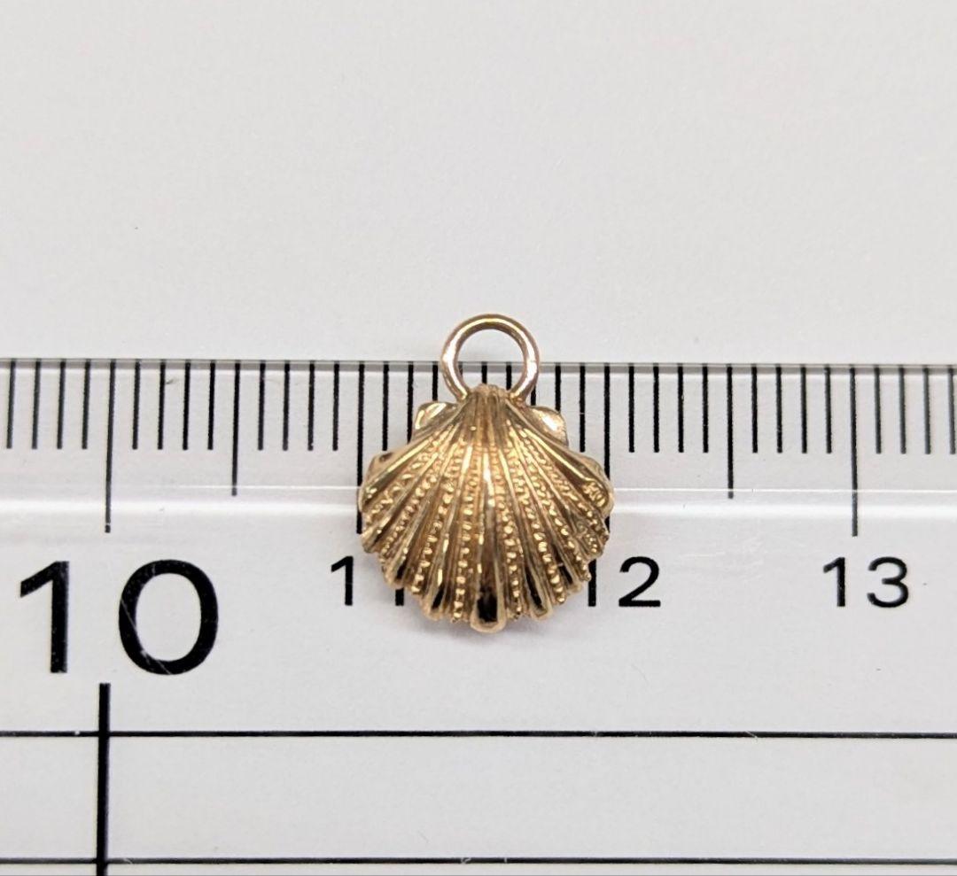 agete K10 shell motif charm with pearl, size about 1 cm, without bail, in gold finish