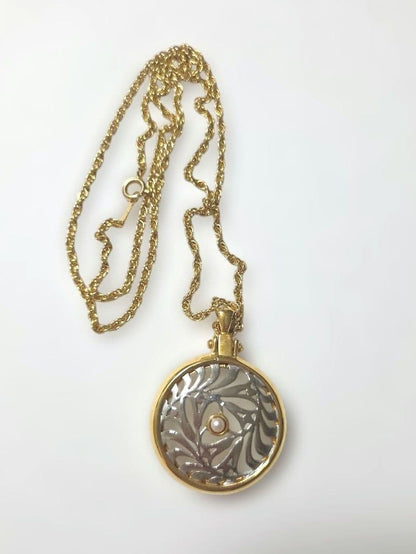 MIKIMOTO 3mm baby pearl necklace with loupe chain in good condition with pouch packaging and bubble wrap