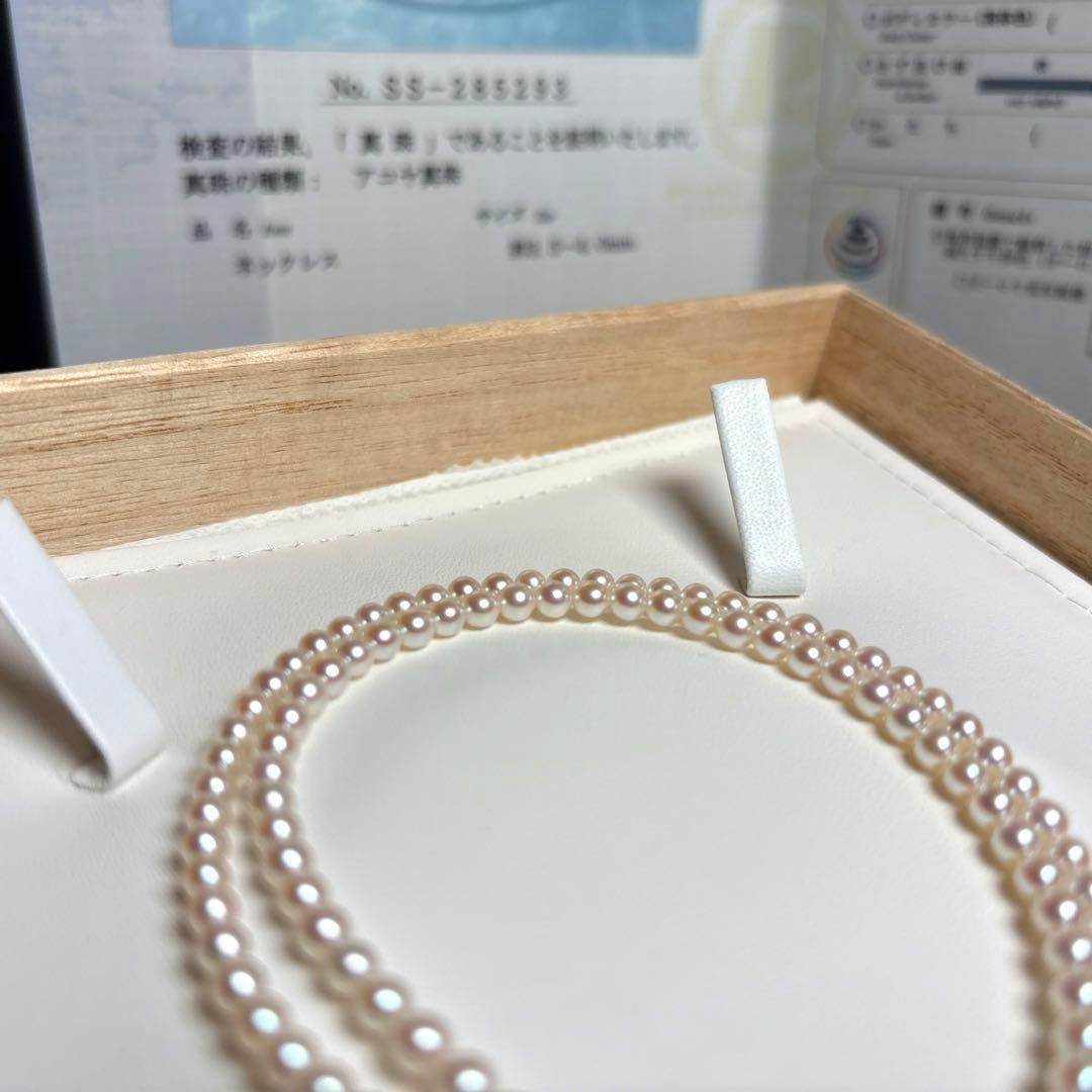 Akoya pearl necklace with 3.5-4.0mm white round pearls and silver imprint on 41cm string