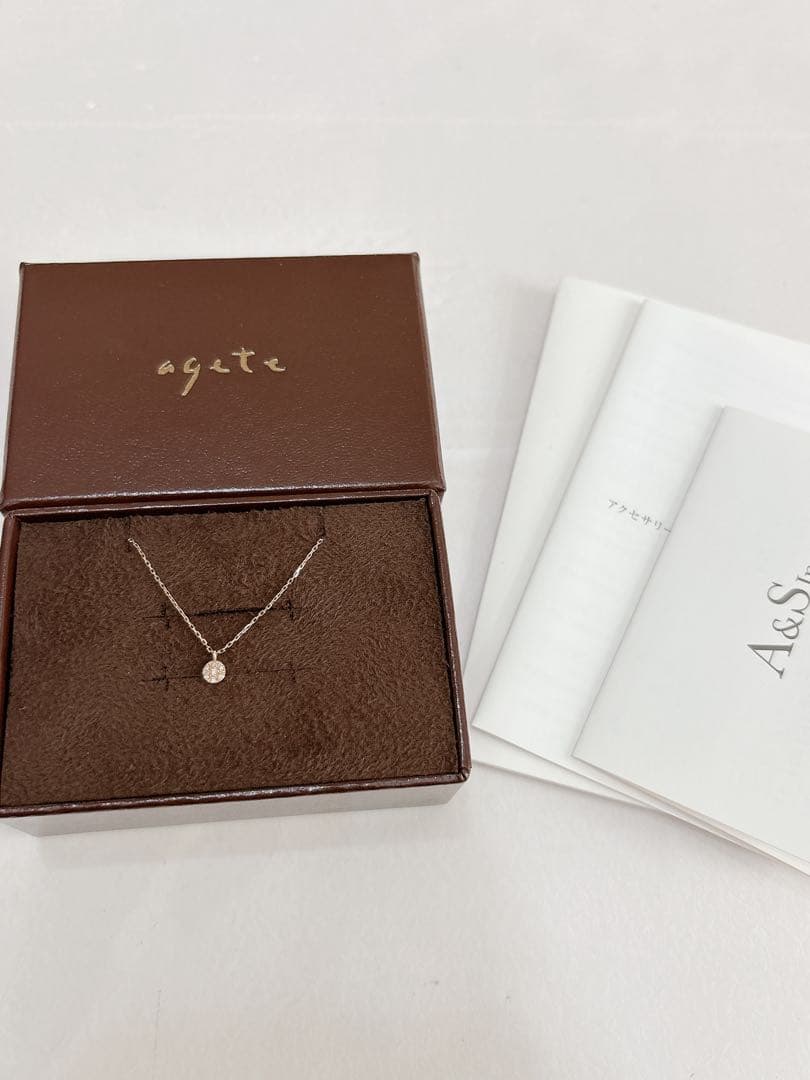 Pavé Diamond Necklace K10 with 40cm adjustable chain and sparkling diamond details