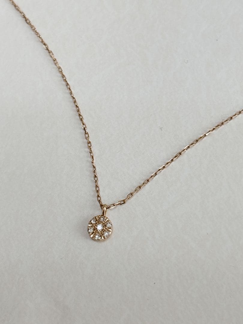 Pavé Diamond Necklace K10 with 40cm adjustable chain and sparkling diamond details