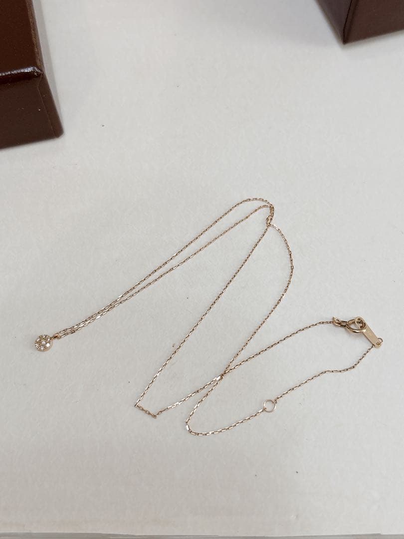 Pavé Diamond Necklace K10 with 40cm adjustable chain and sparkling diamond details