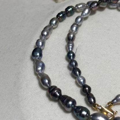 K18 Black Butterfly Keshiwase natural pearl mustard necklace with peacock pearls measuring 4.0-6.0 mm on 42.5 cm chain