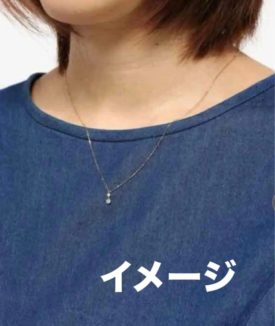 Agate two diamonds necklace made of 18 karat gold with two diamonds totaling 0.15 carats