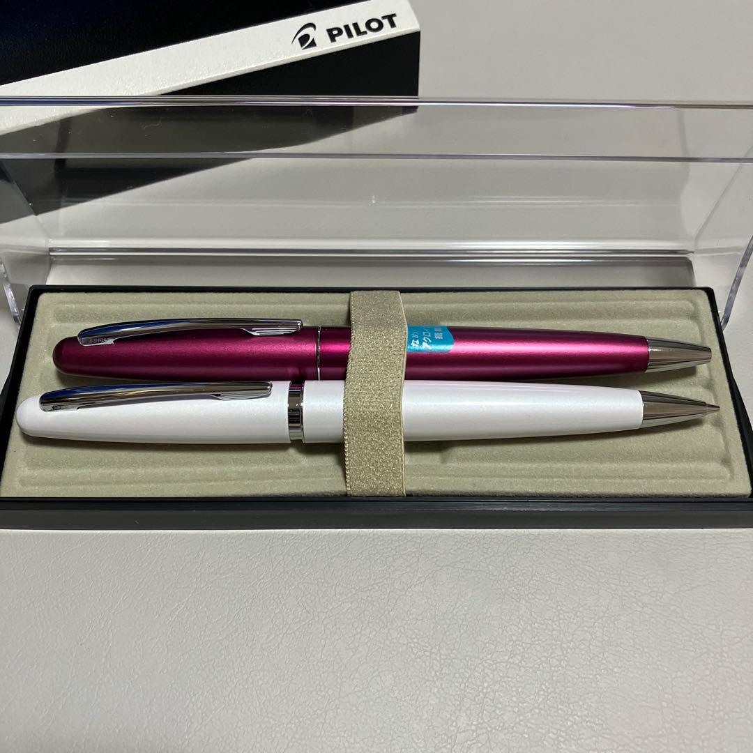 Pilot Kakuna mechanical pencil in white and ballpoint pen in pink set new and unused