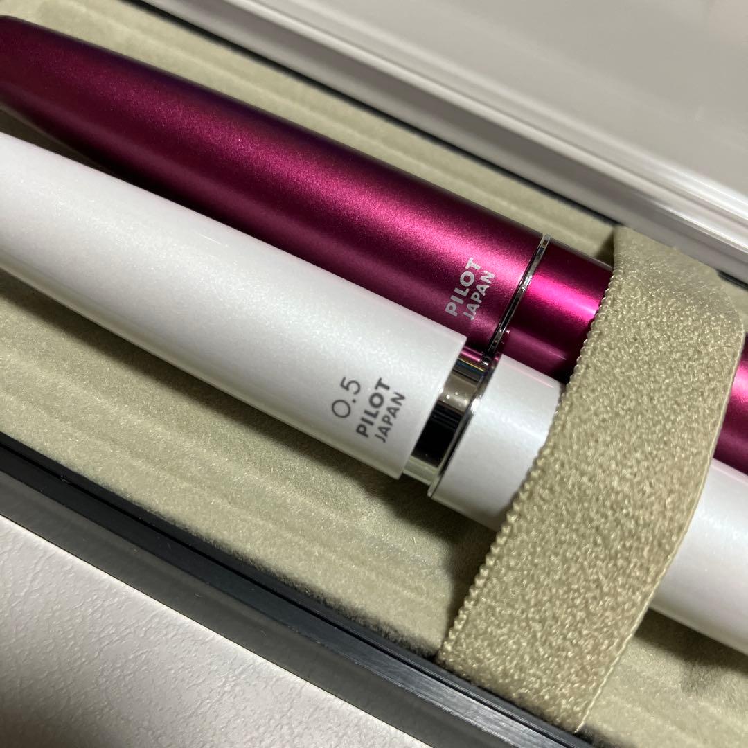 Pilot Kakuna mechanical pencil in white and ballpoint pen in pink set new and unused